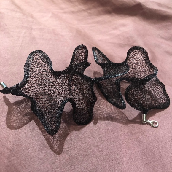 Black and Gold Moldable Jewelry - Picture 7 of 7